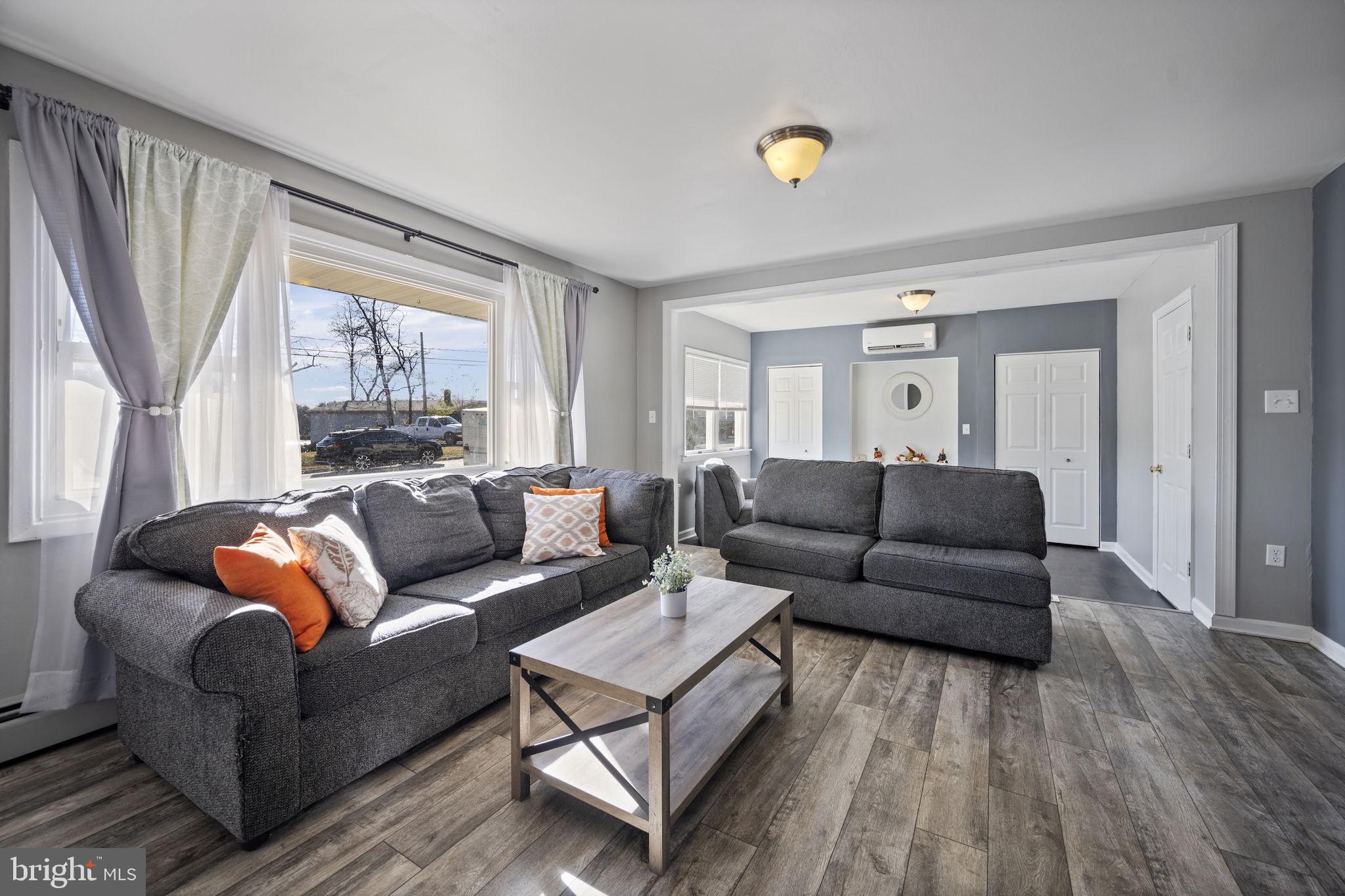 COUNTRY CLUB ESTATES - Residential