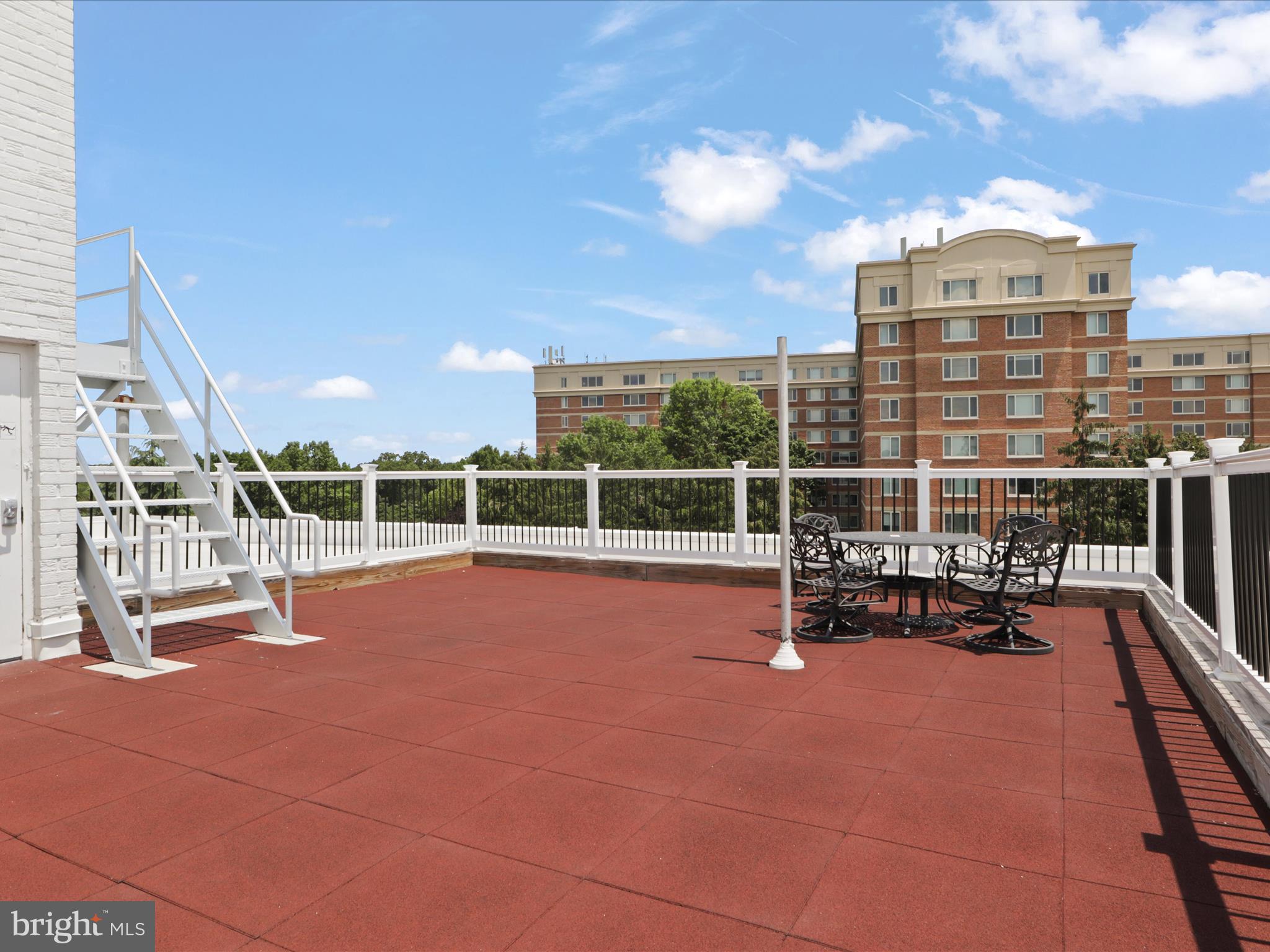 ADAMS HOUSE - Residential