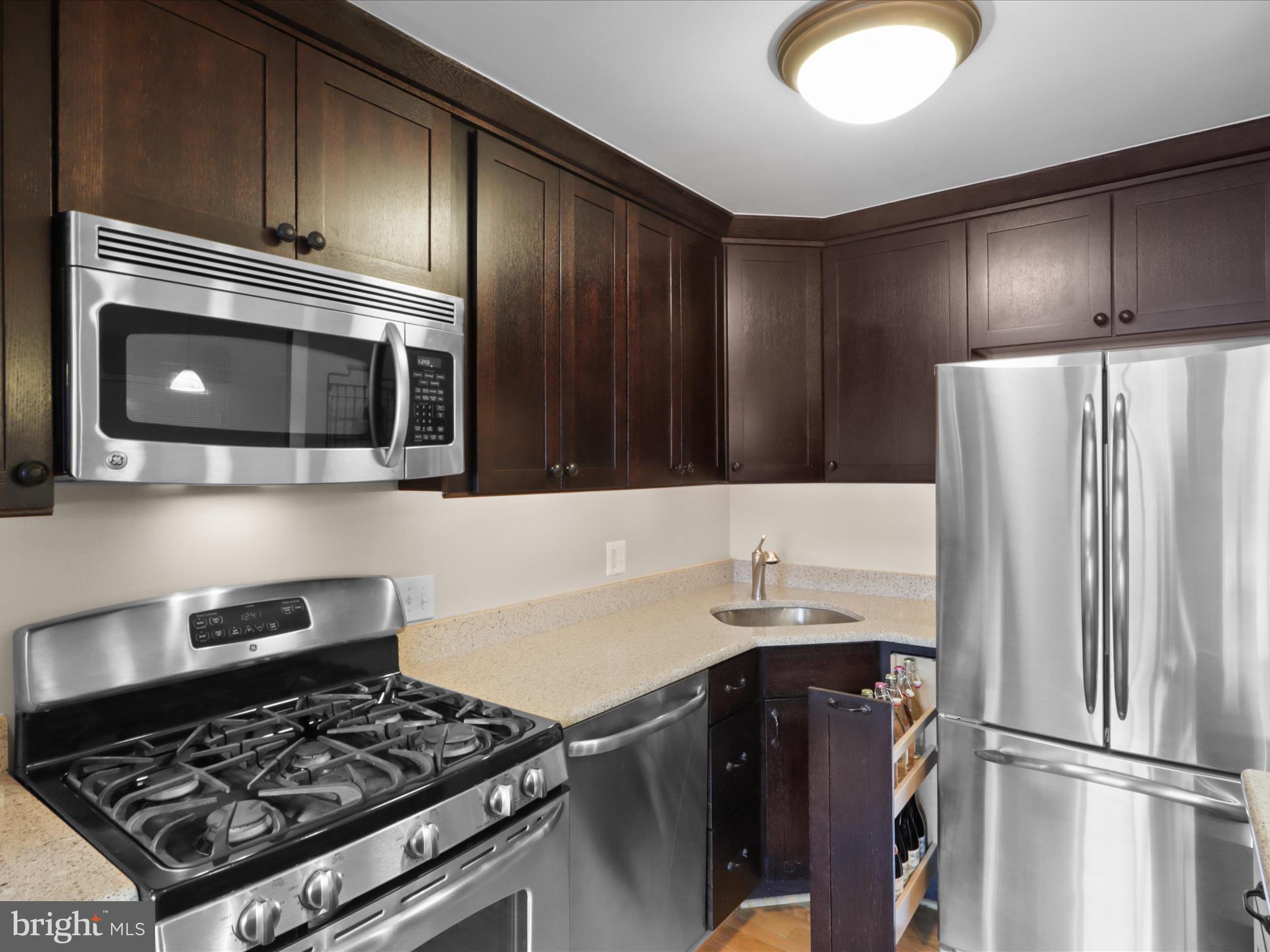 ADAMS HOUSE - Residential