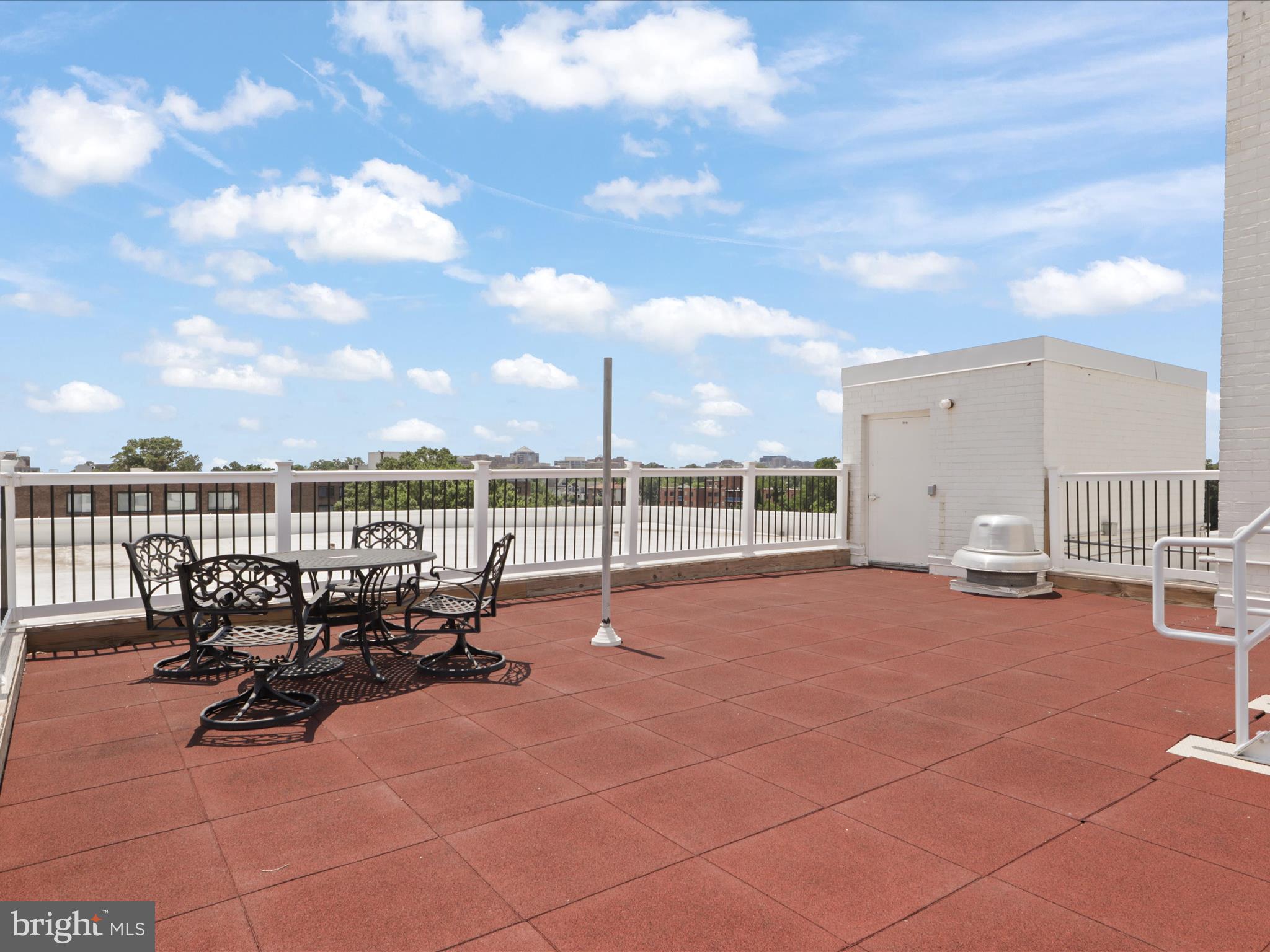 ADAMS HOUSE - Residential