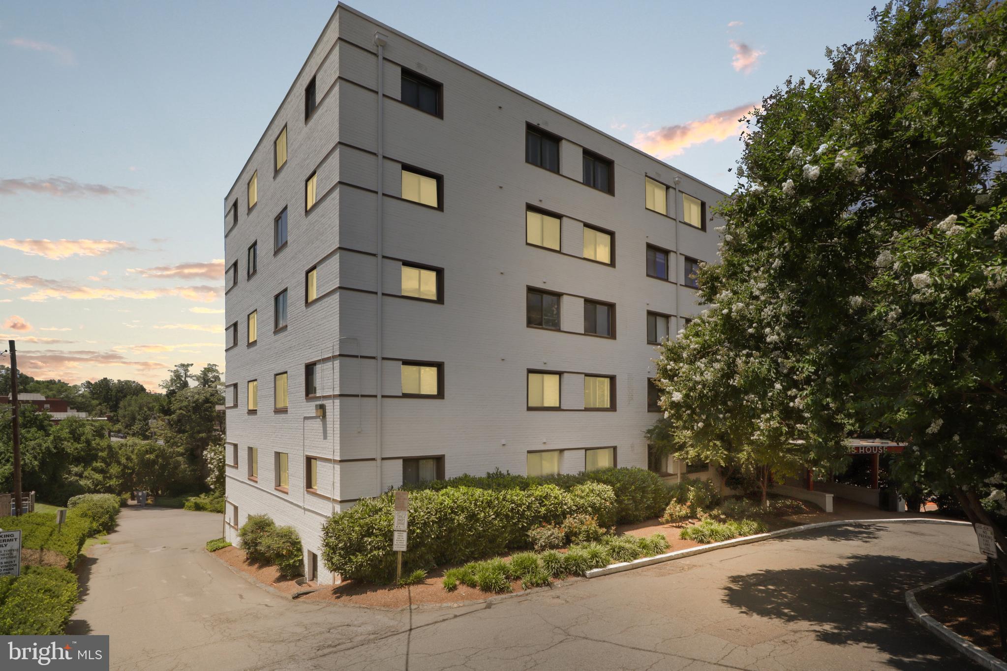 ADAMS HOUSE - Residential