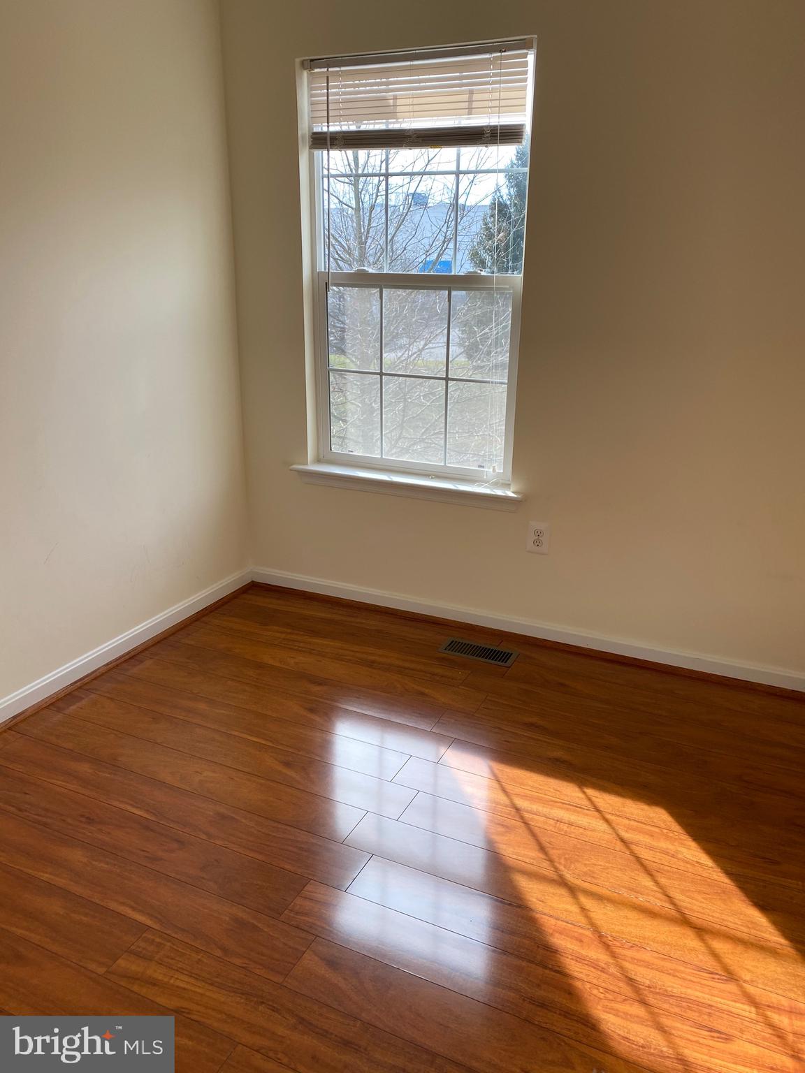 MILESTONE TOWNHOUSES - Residential Lease