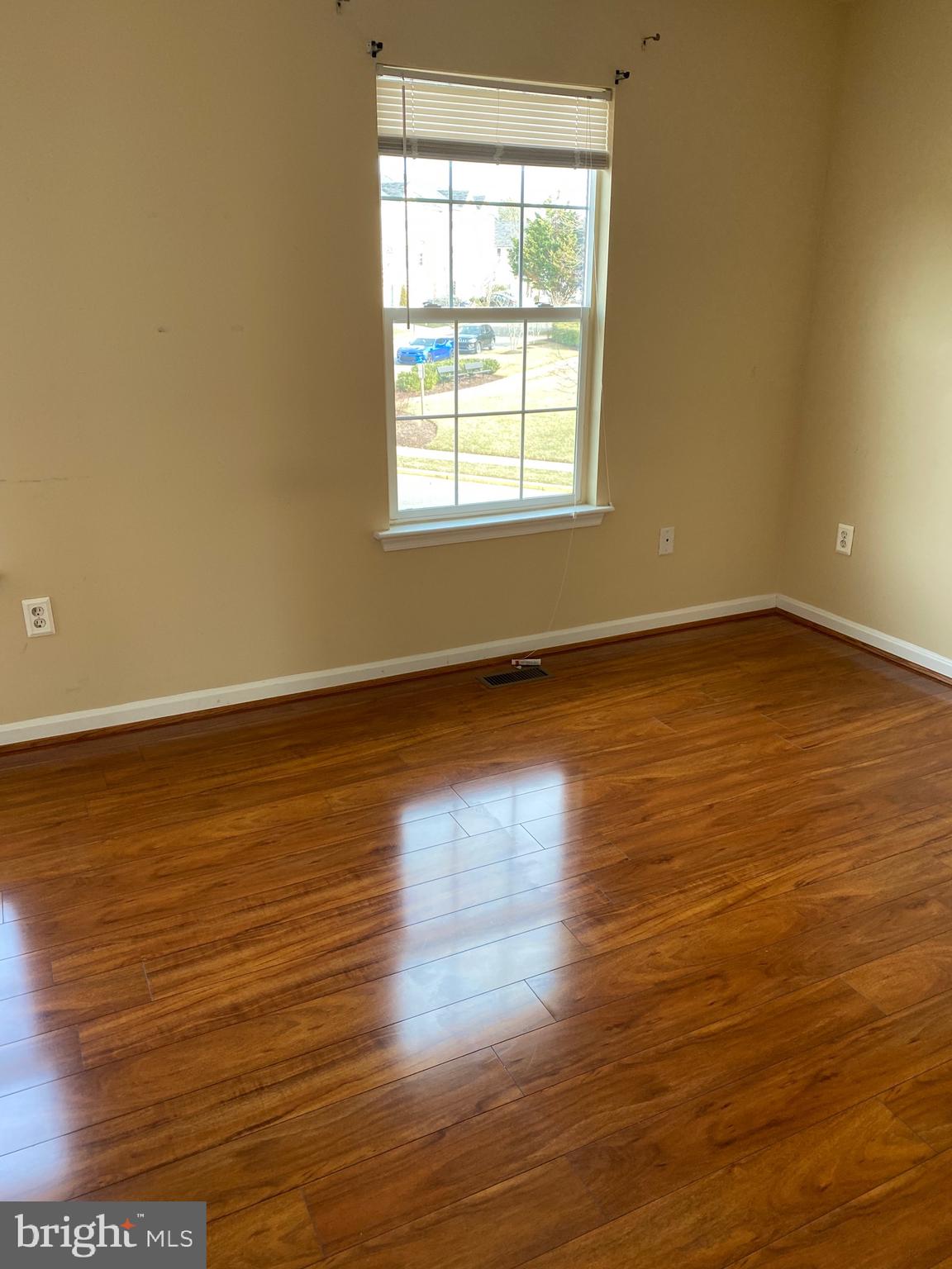 MILESTONE TOWNHOUSES - Residential Lease