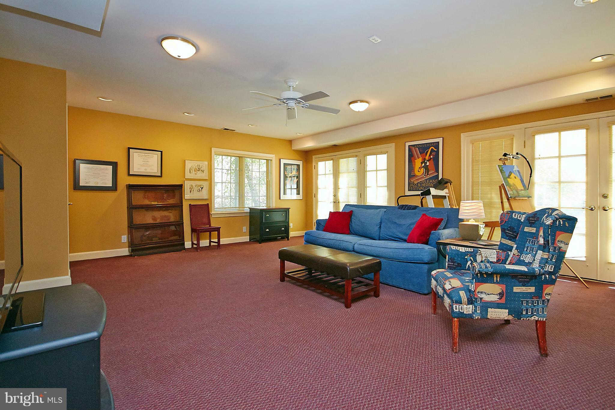 COUNTRY CLUB HILLS - Residential