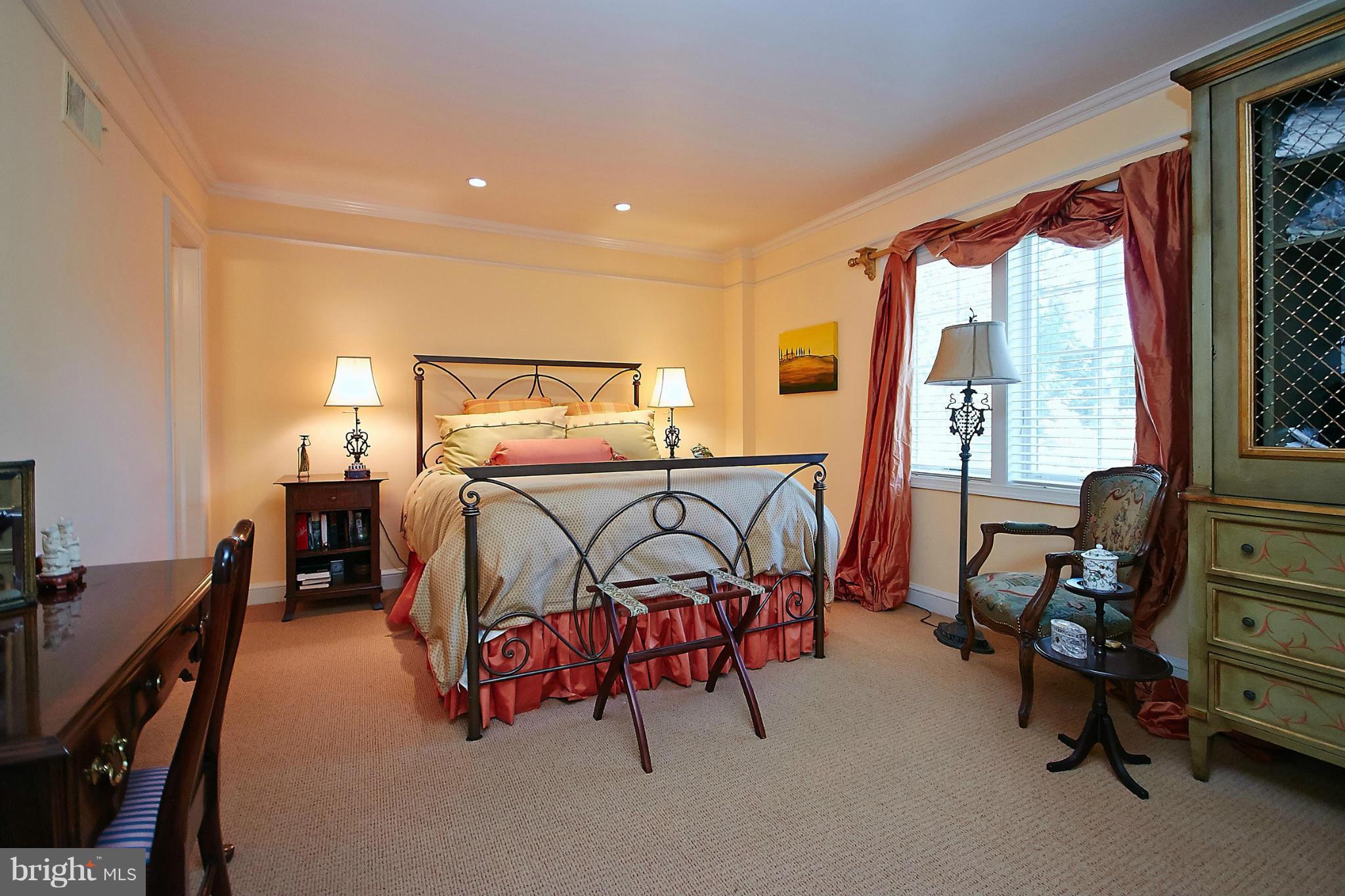 COUNTRY CLUB HILLS - Residential