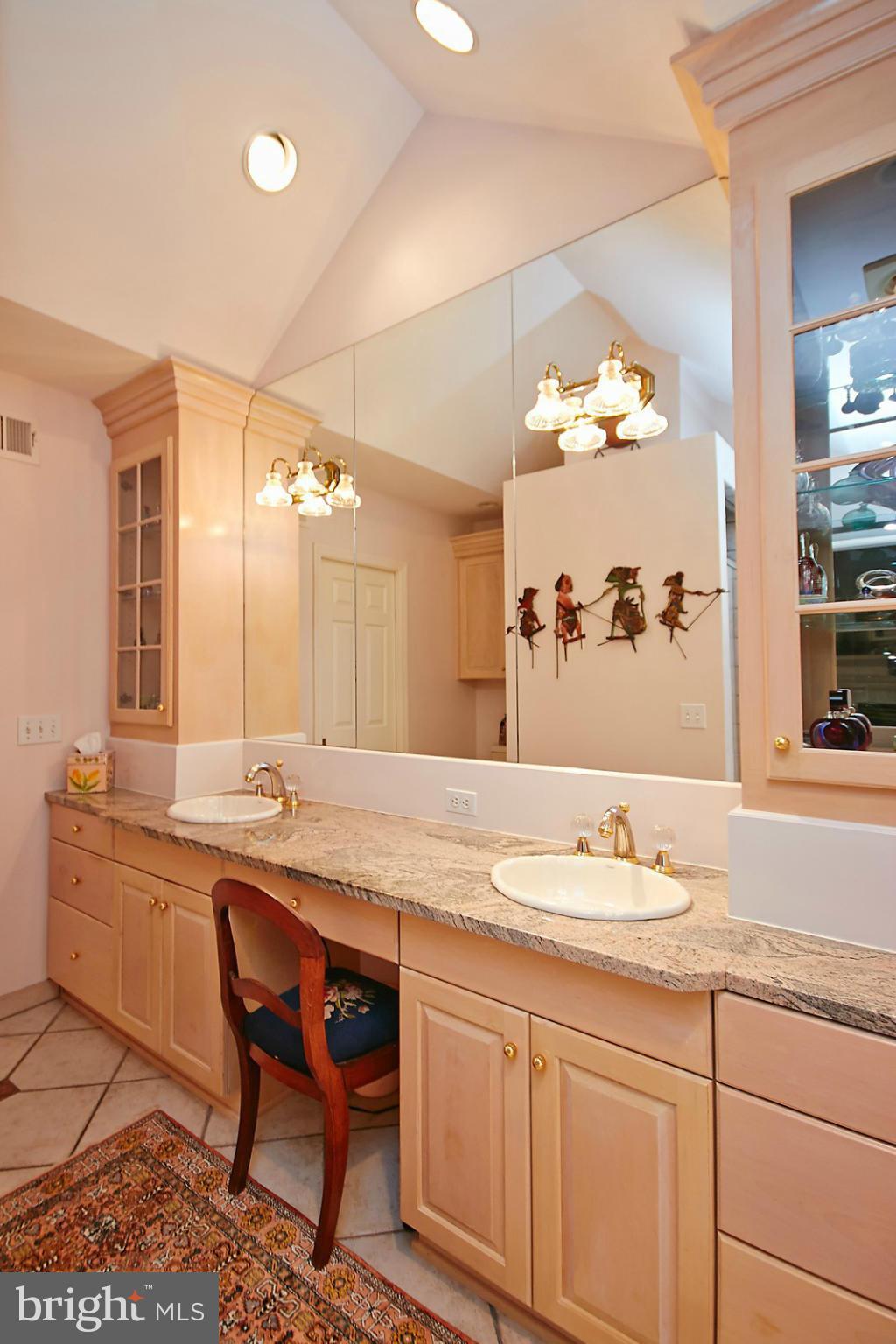 COUNTRY CLUB HILLS - Residential