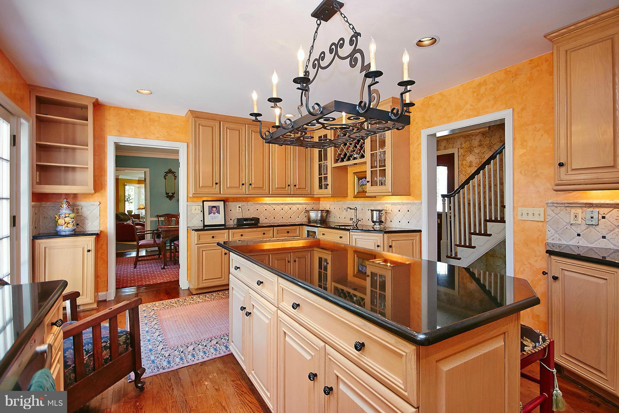 COUNTRY CLUB HILLS - Residential