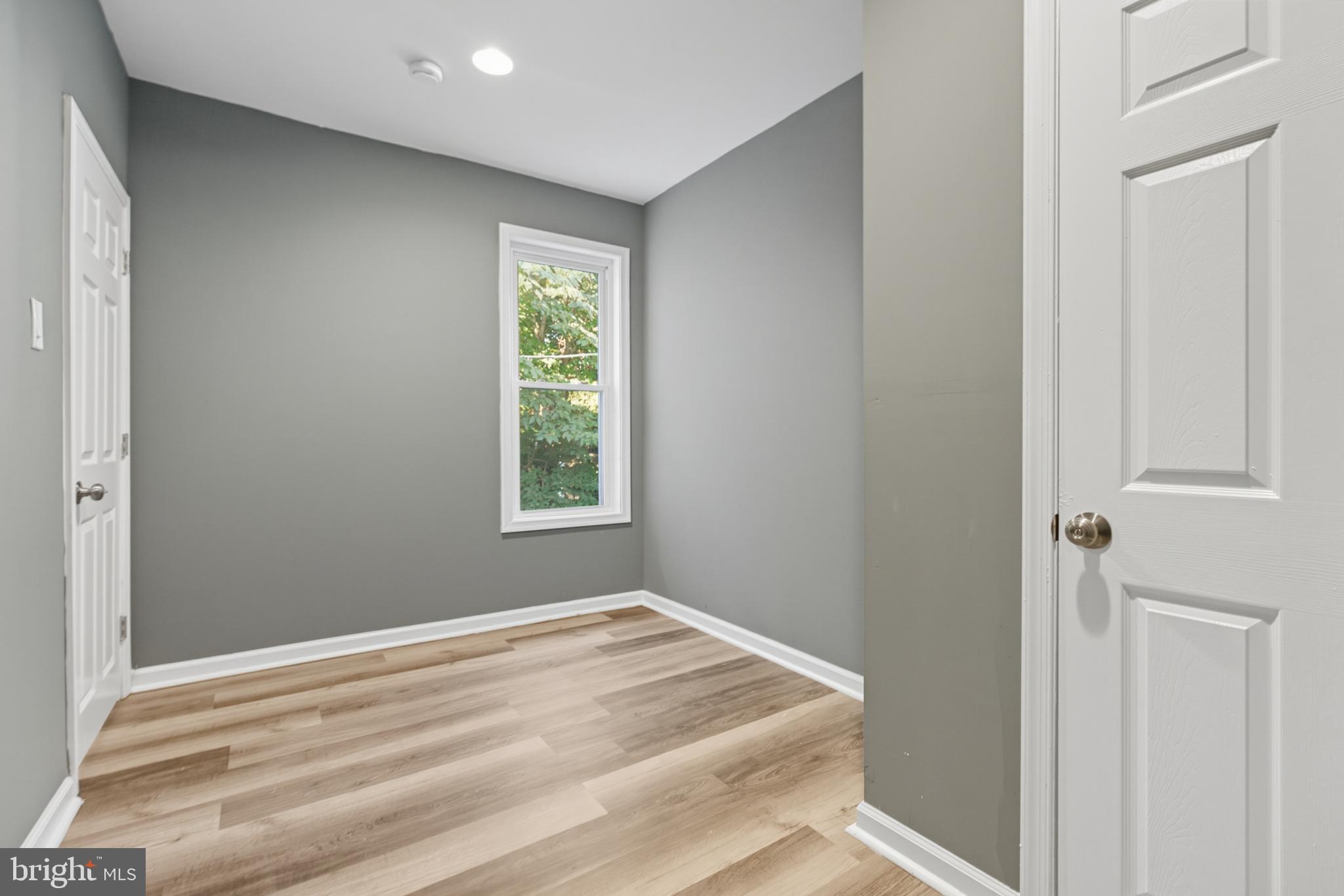 SQUIRREL HILL - Residential