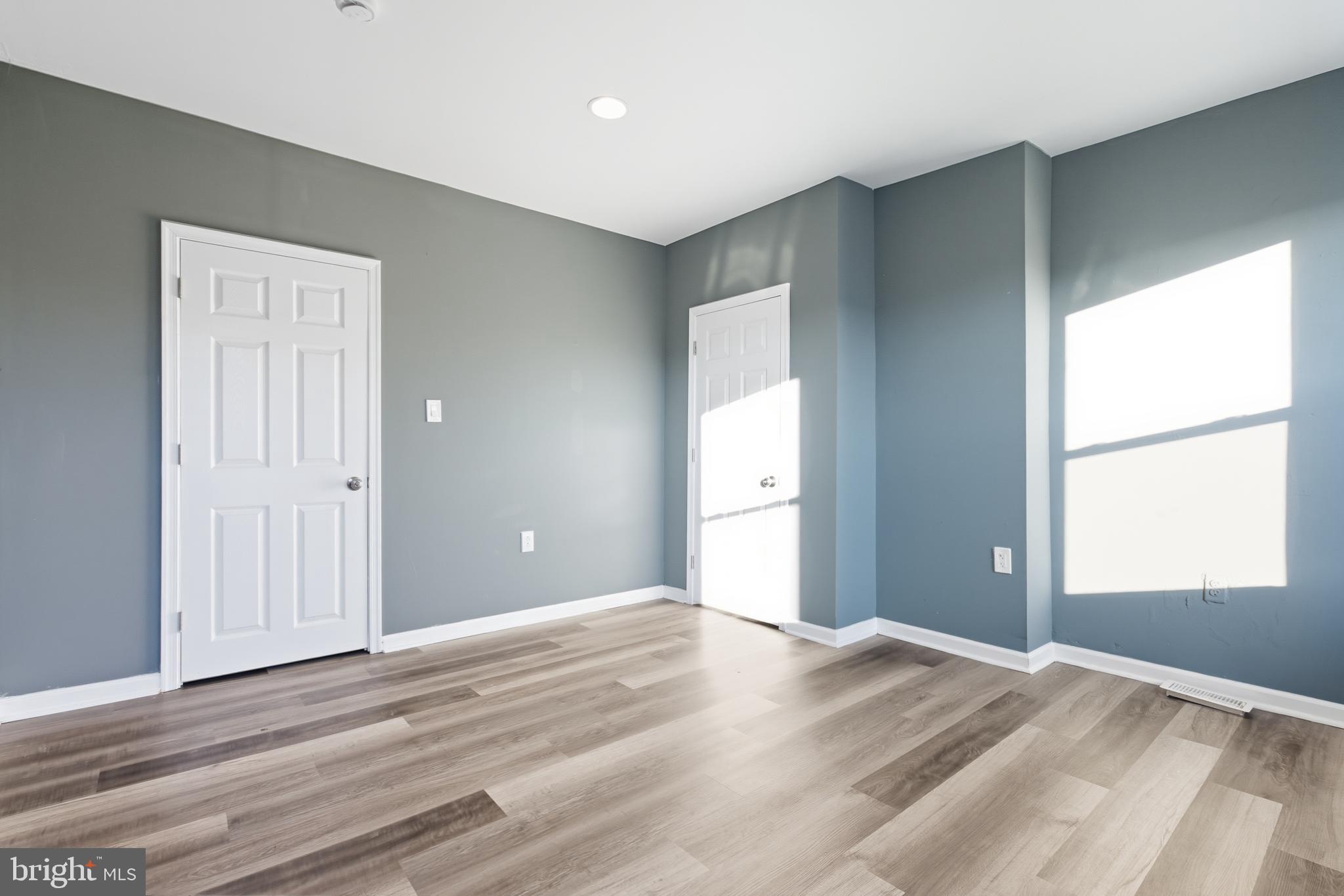 SQUIRREL HILL - Residential