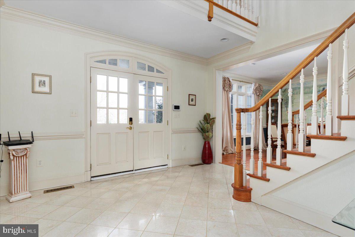 NEAR CLIFTON - Residential