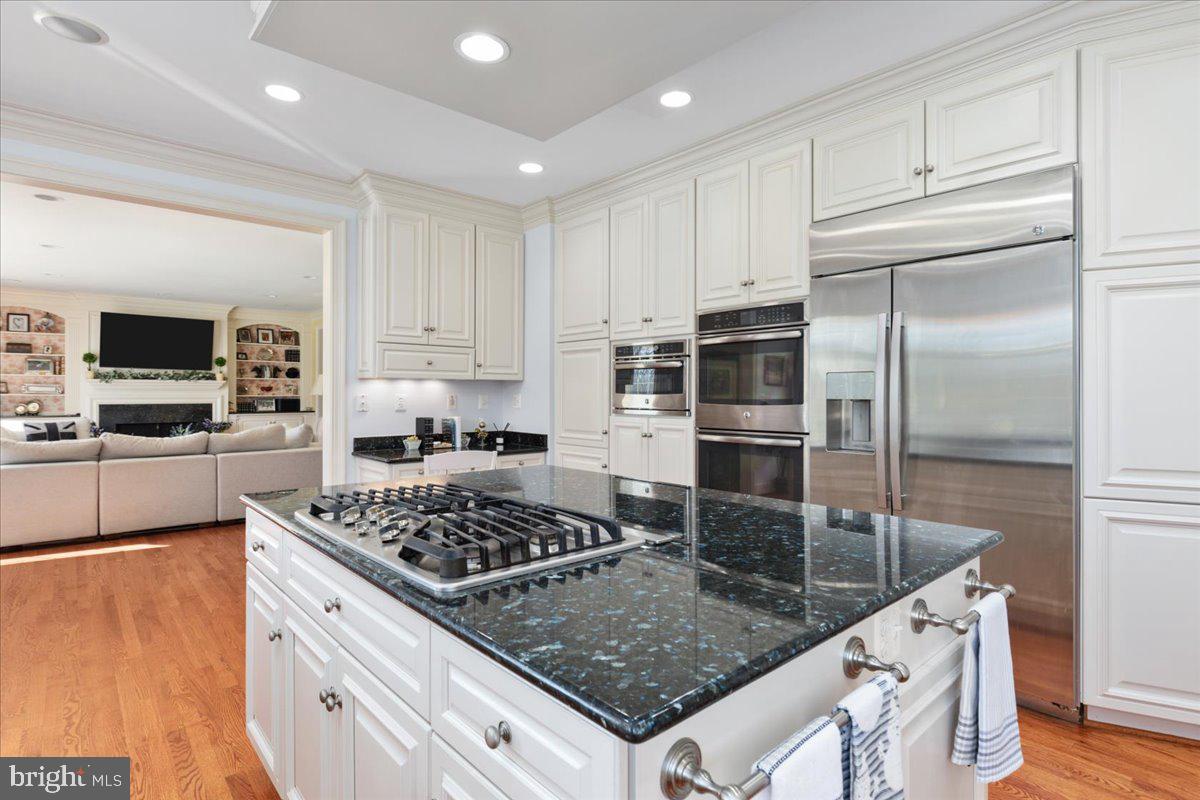 NEAR CLIFTON - Residential