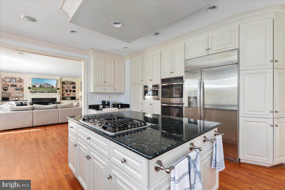 NEAR CLIFTON - Residential