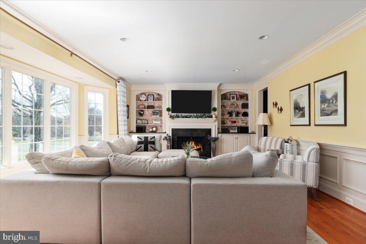 NEAR CLIFTON - Residential