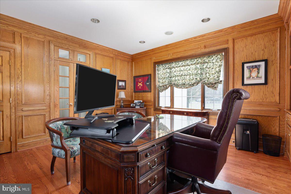 NEAR CLIFTON - Residential