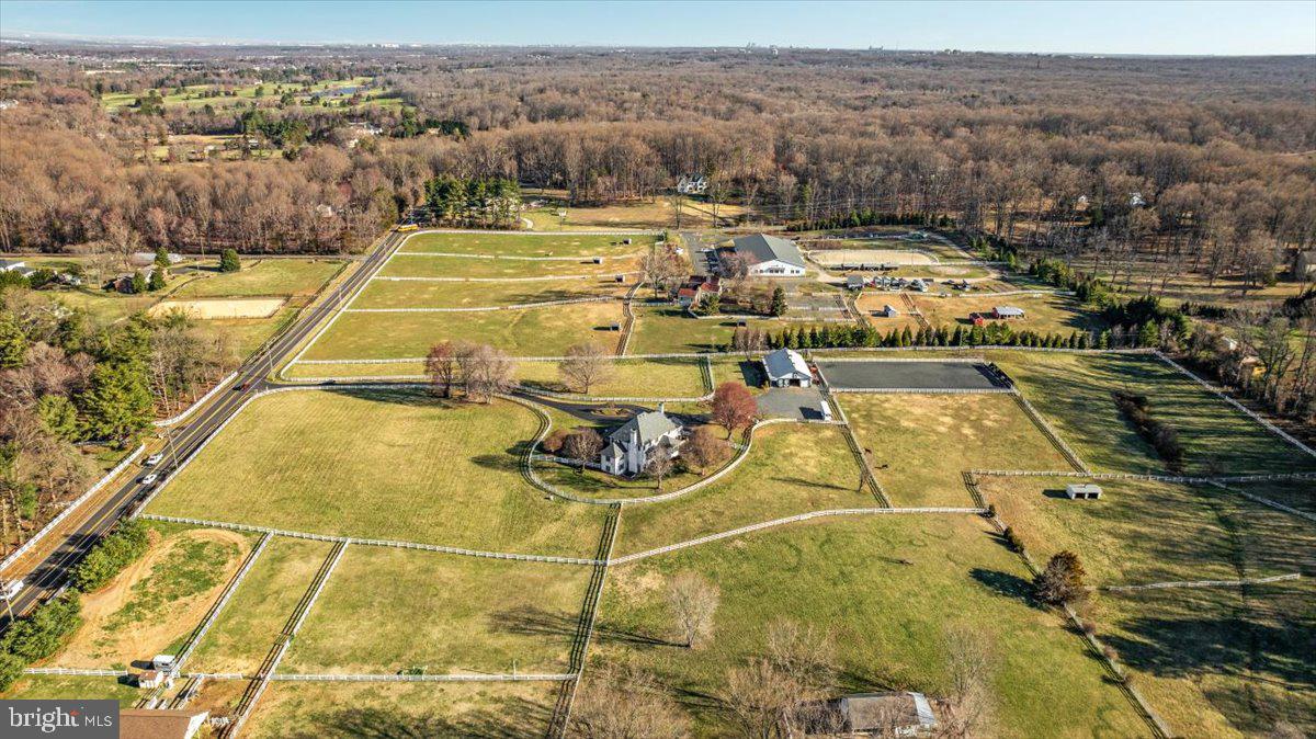 NEAR CLIFTON - Residential