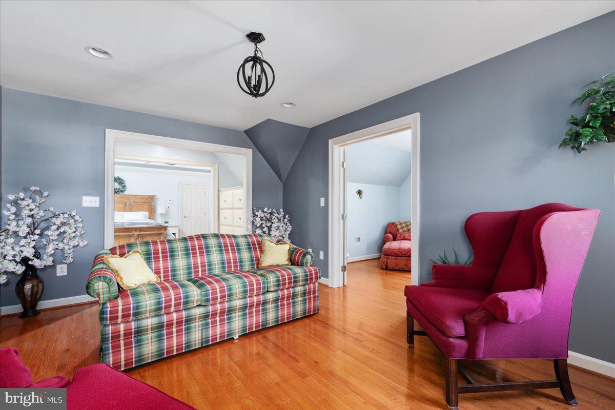 NEAR CLIFTON - Residential