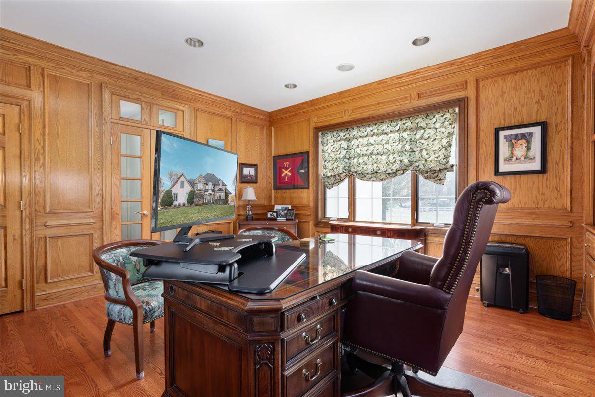 NEAR CLIFTON - Residential