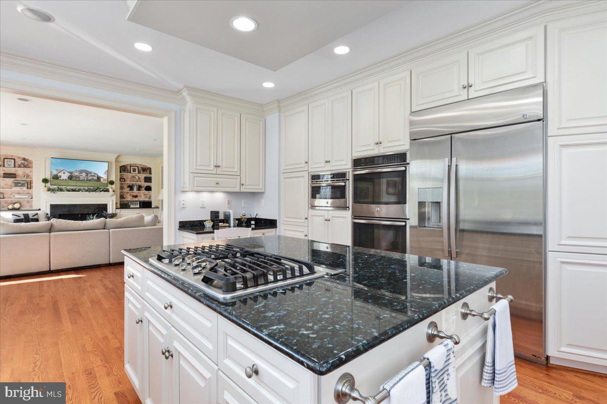 NEAR CLIFTON - Residential