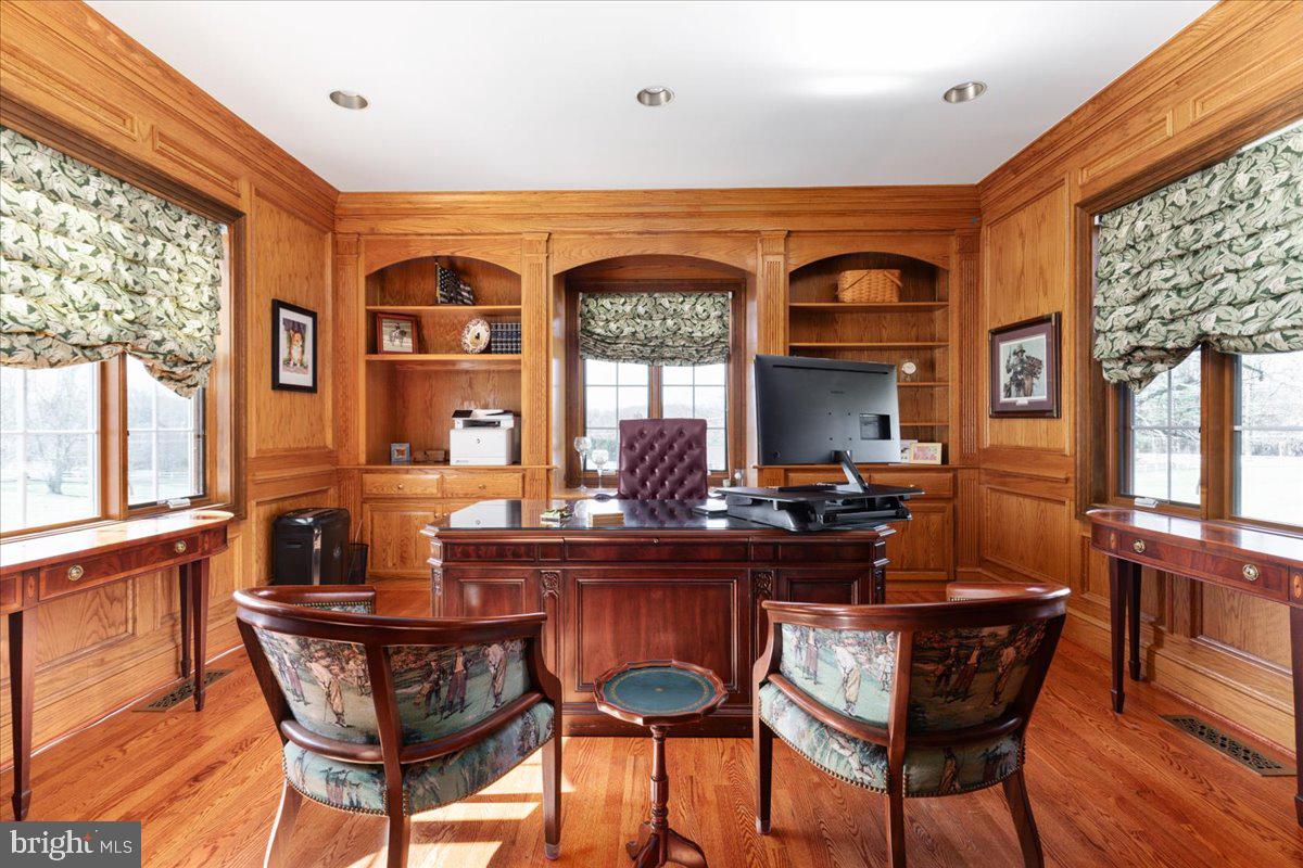 NEAR CLIFTON - Residential