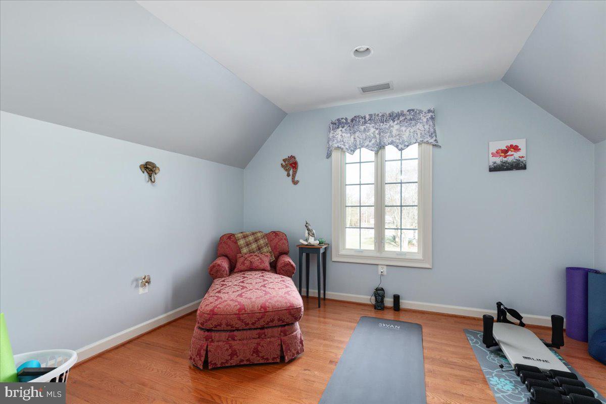 NEAR CLIFTON - Residential