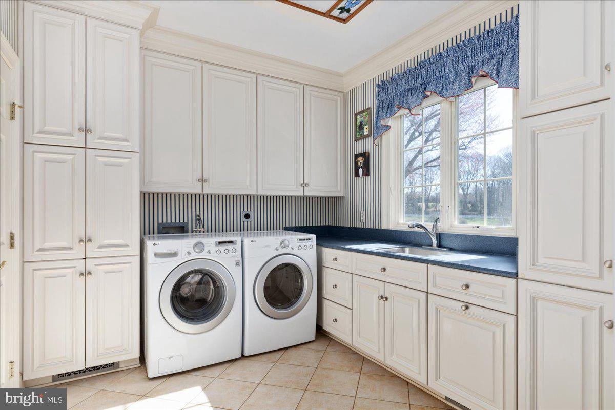 NEAR CLIFTON - Residential