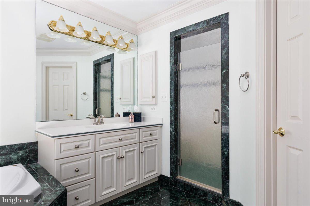 NEAR CLIFTON - Residential