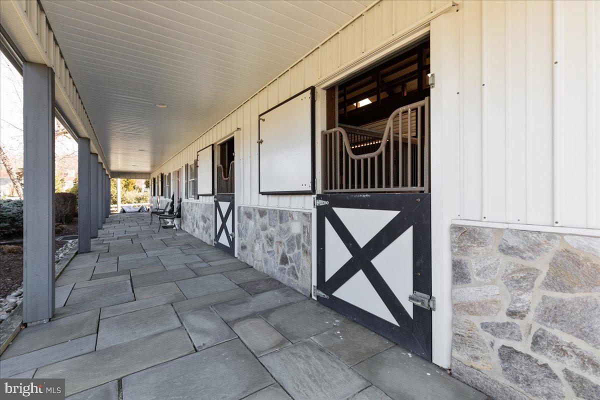 NEAR CLIFTON - Residential