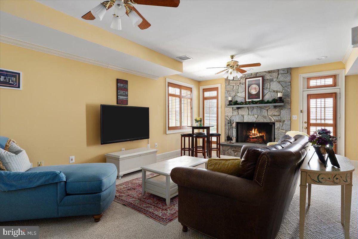 NEAR CLIFTON - Residential