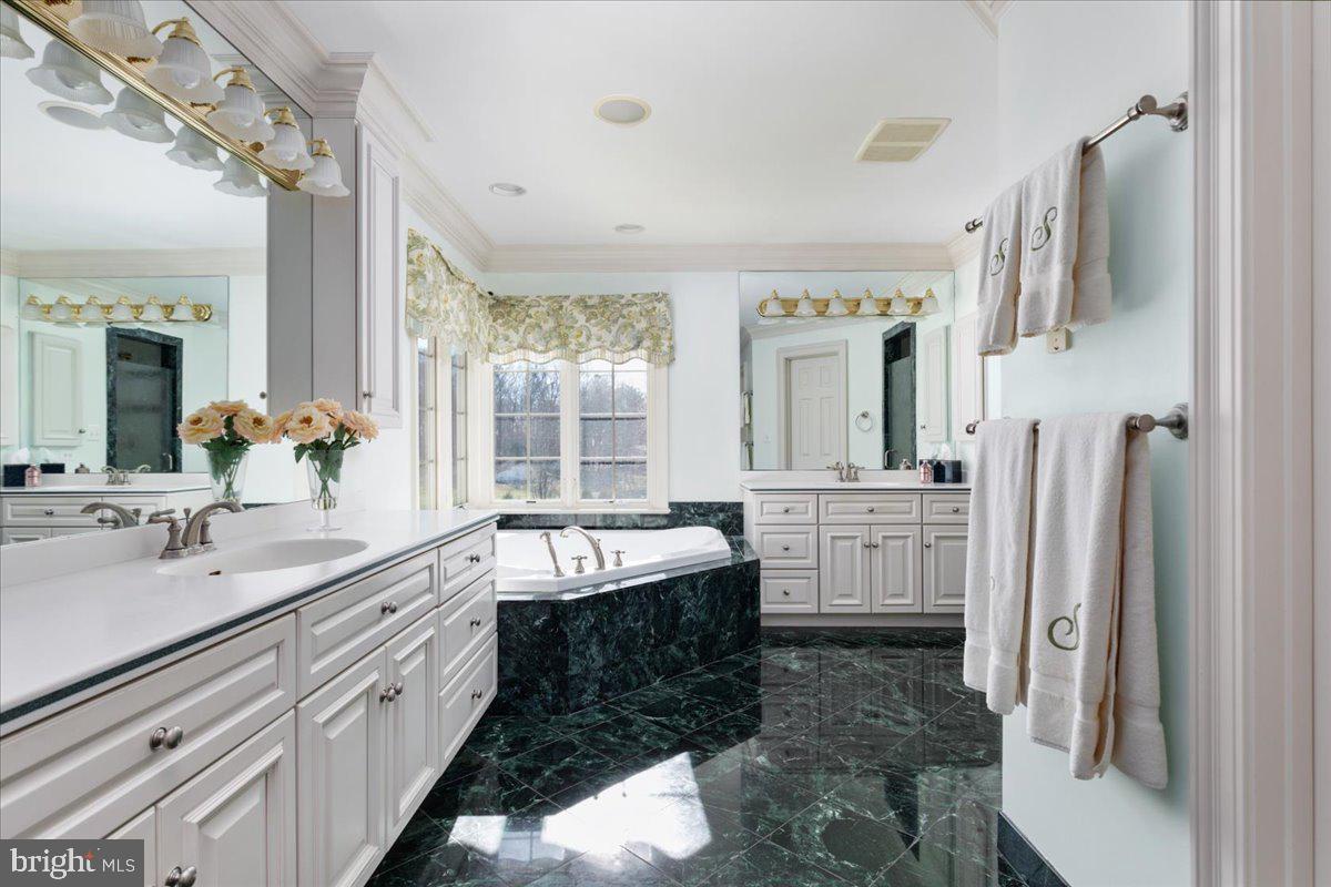 NEAR CLIFTON - Residential