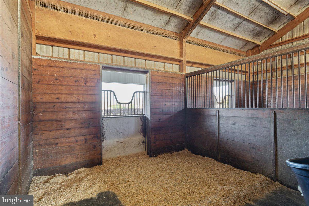 NEAR CLIFTON - Residential