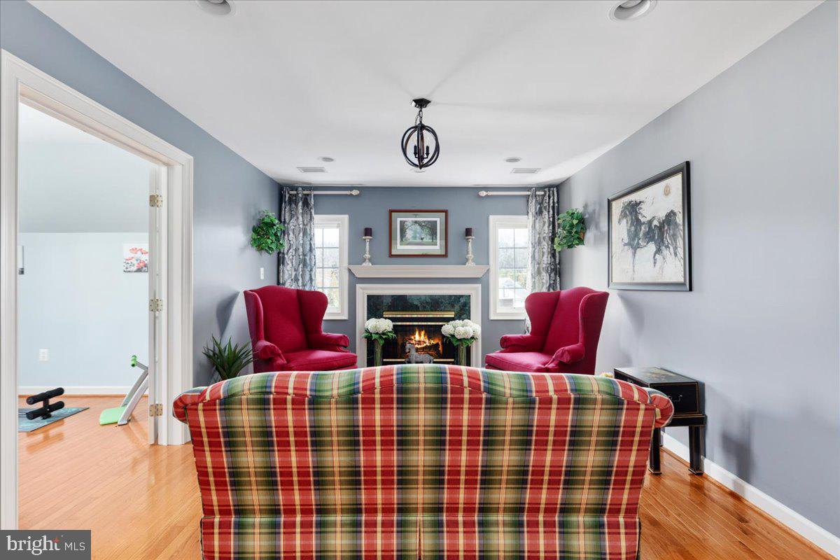 NEAR CLIFTON - Residential