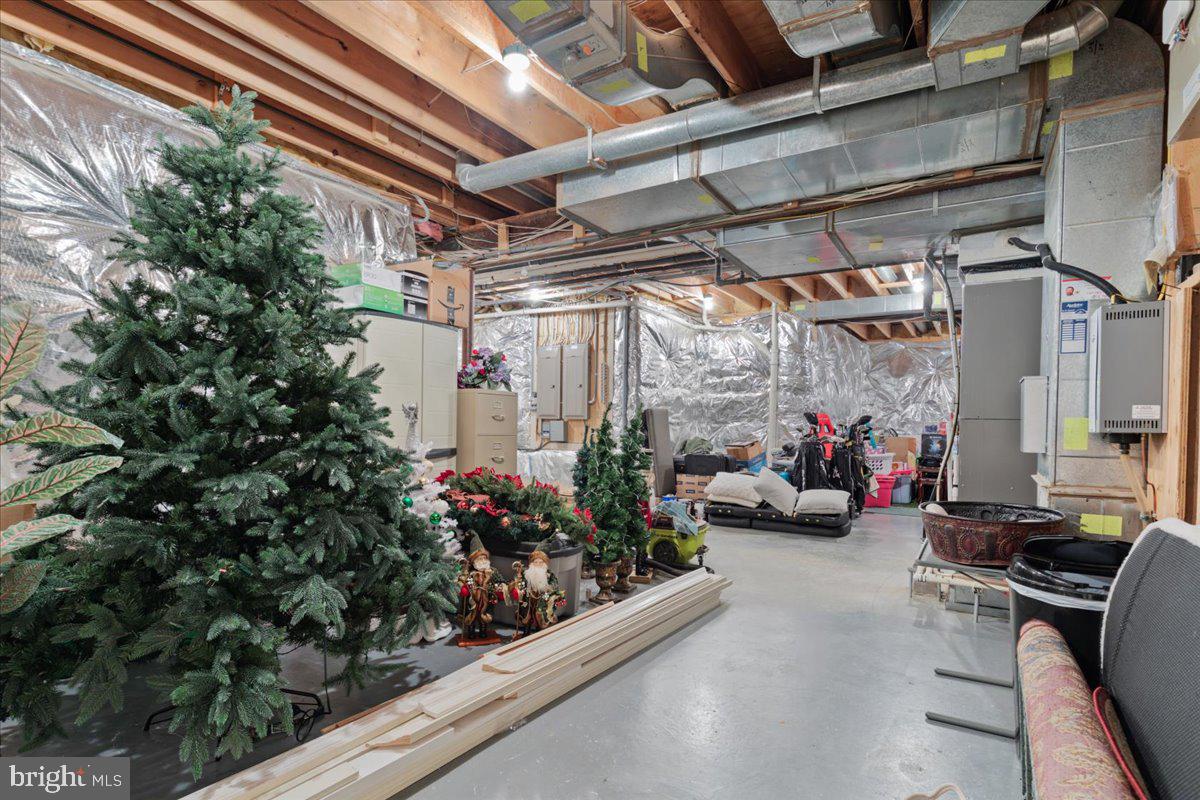 NEAR CLIFTON - Residential