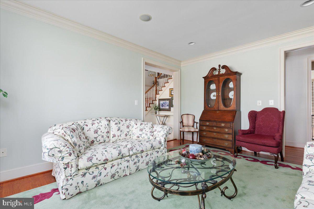 NEAR CLIFTON - Residential