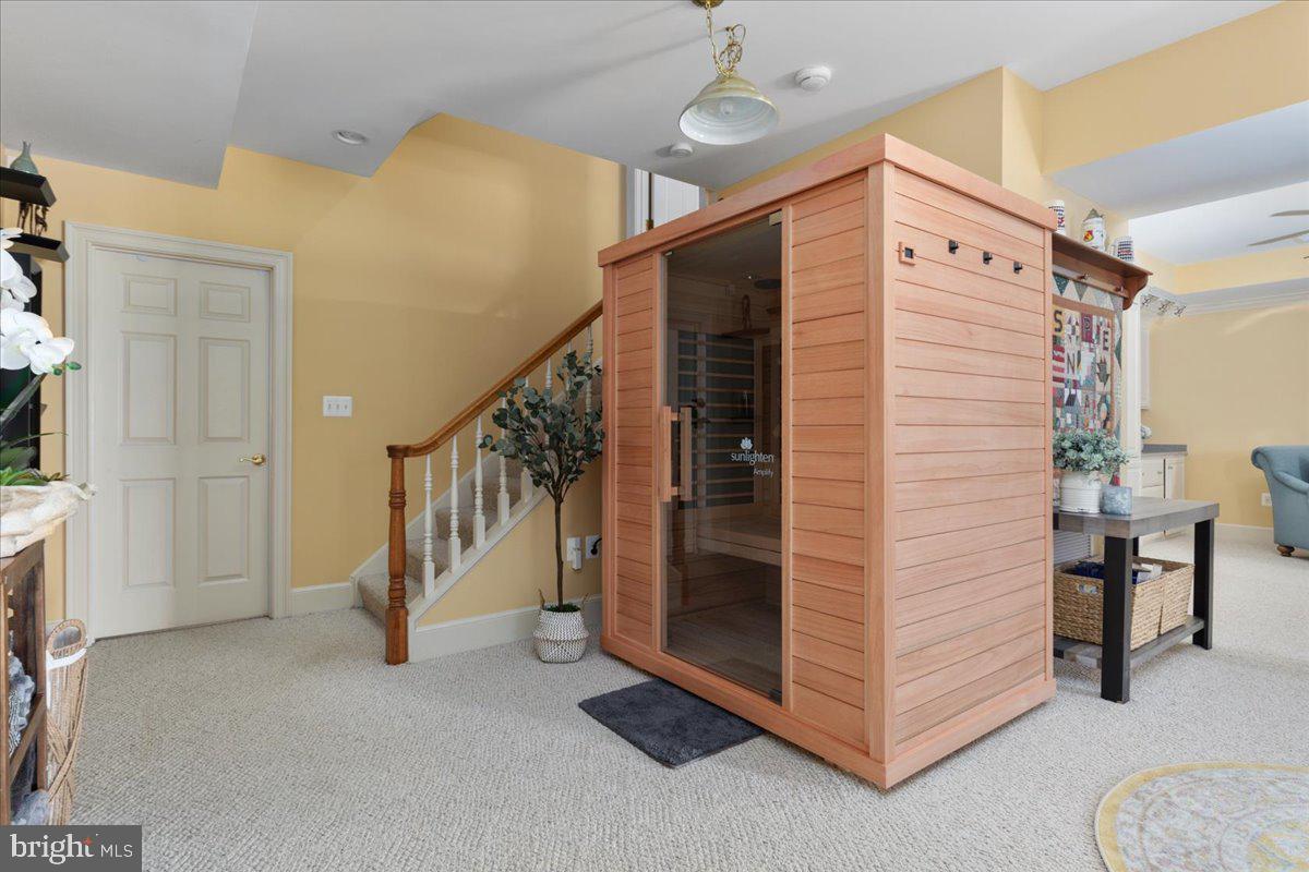 NEAR CLIFTON - Residential