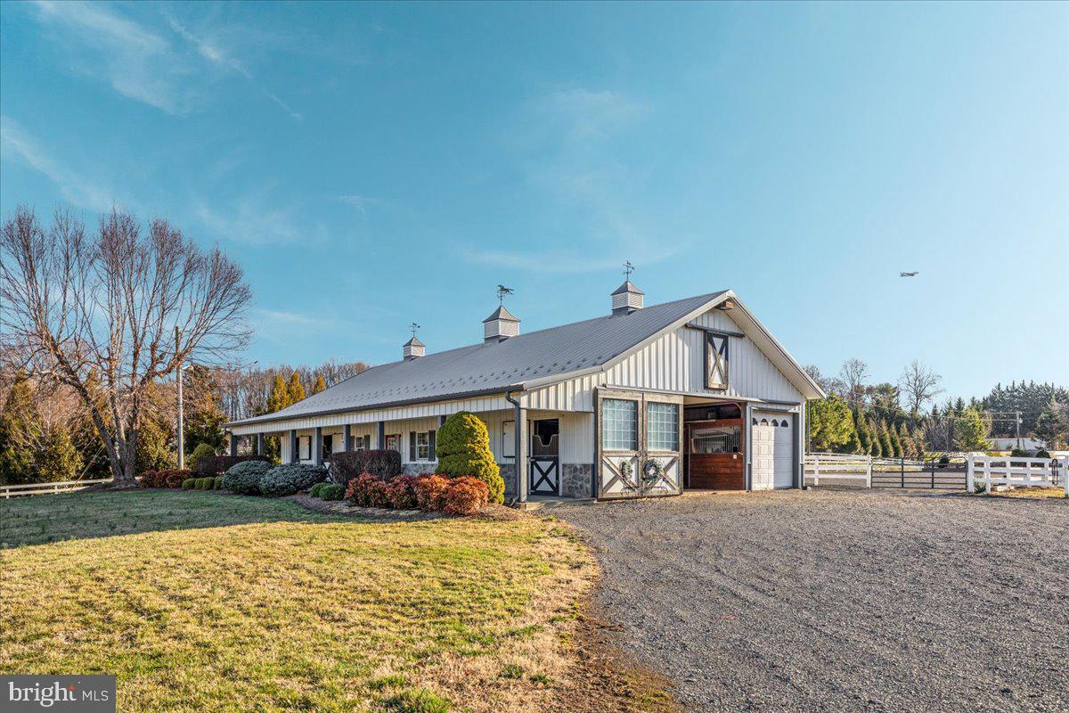 NEAR CLIFTON - Residential