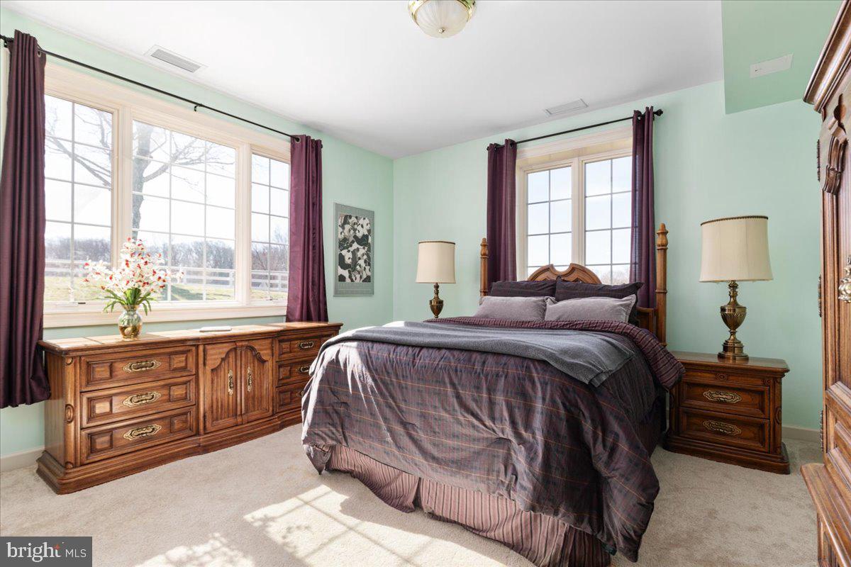 NEAR CLIFTON - Residential