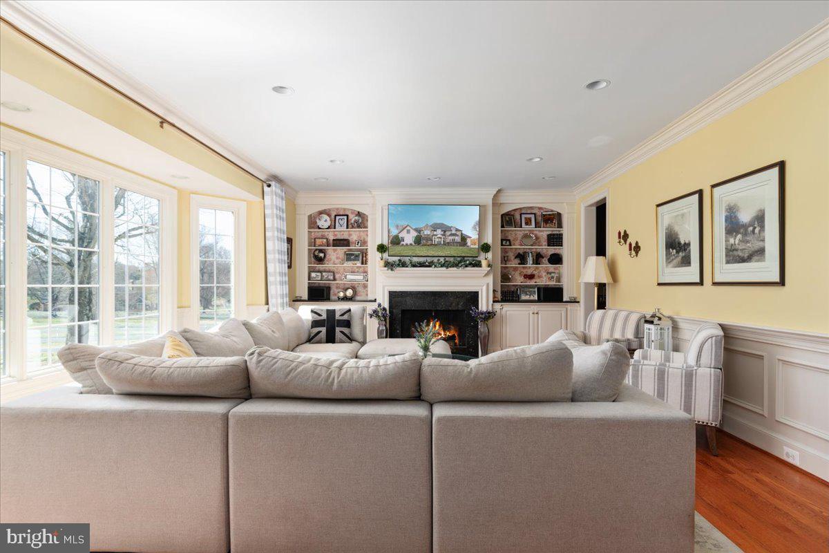 NEAR CLIFTON - Residential