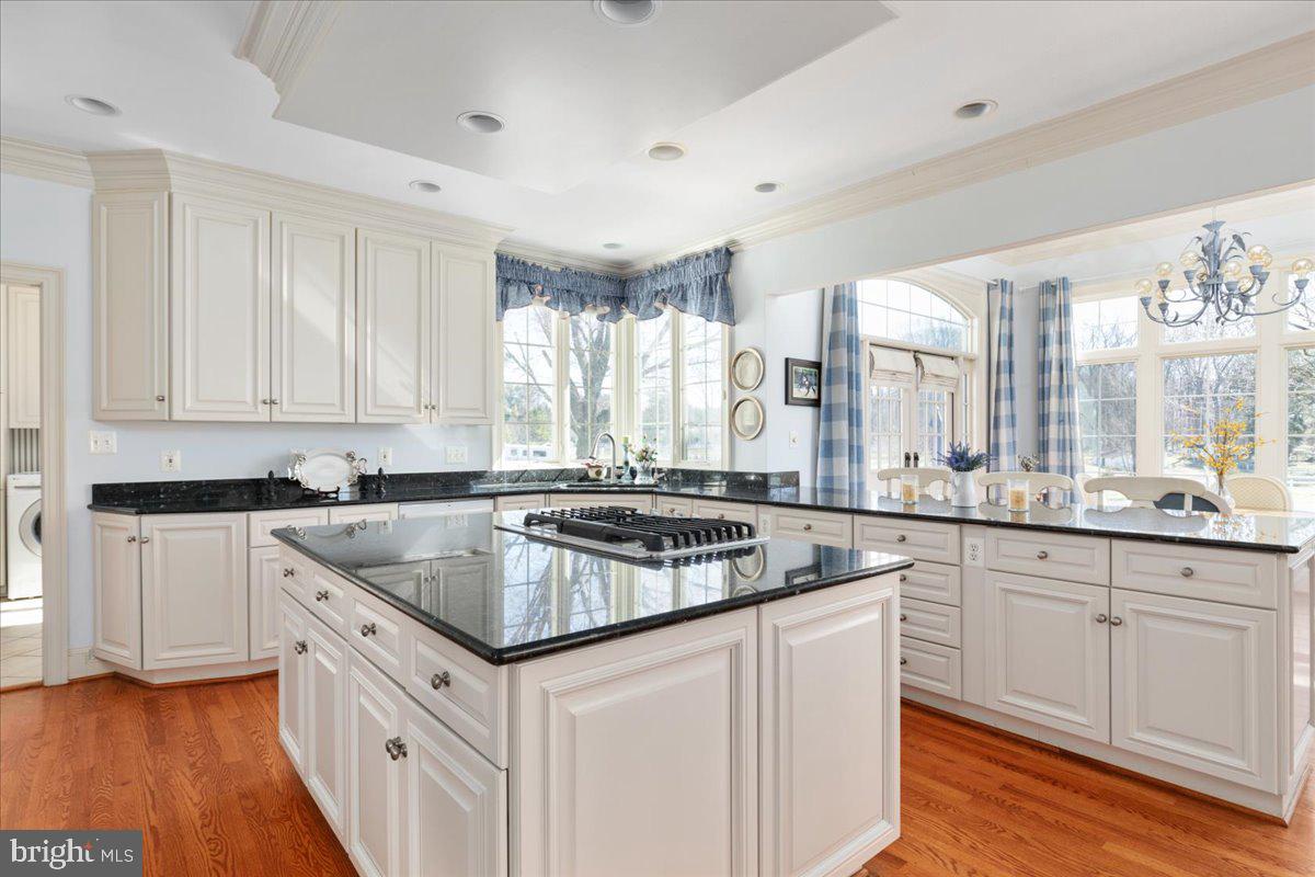 NEAR CLIFTON - Residential