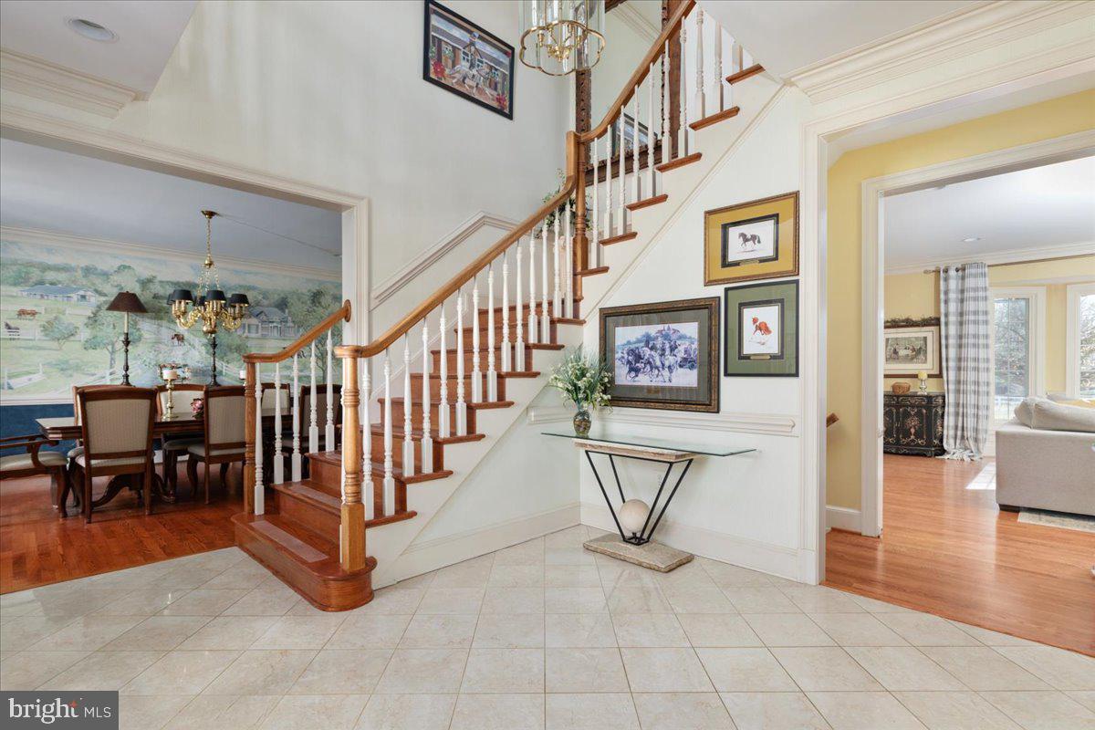 NEAR CLIFTON - Residential