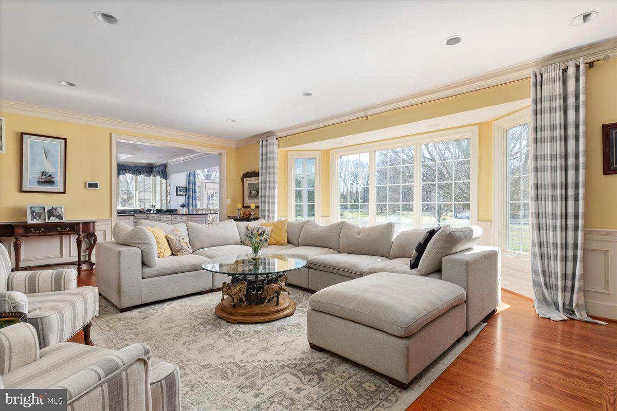 NEAR CLIFTON - Residential