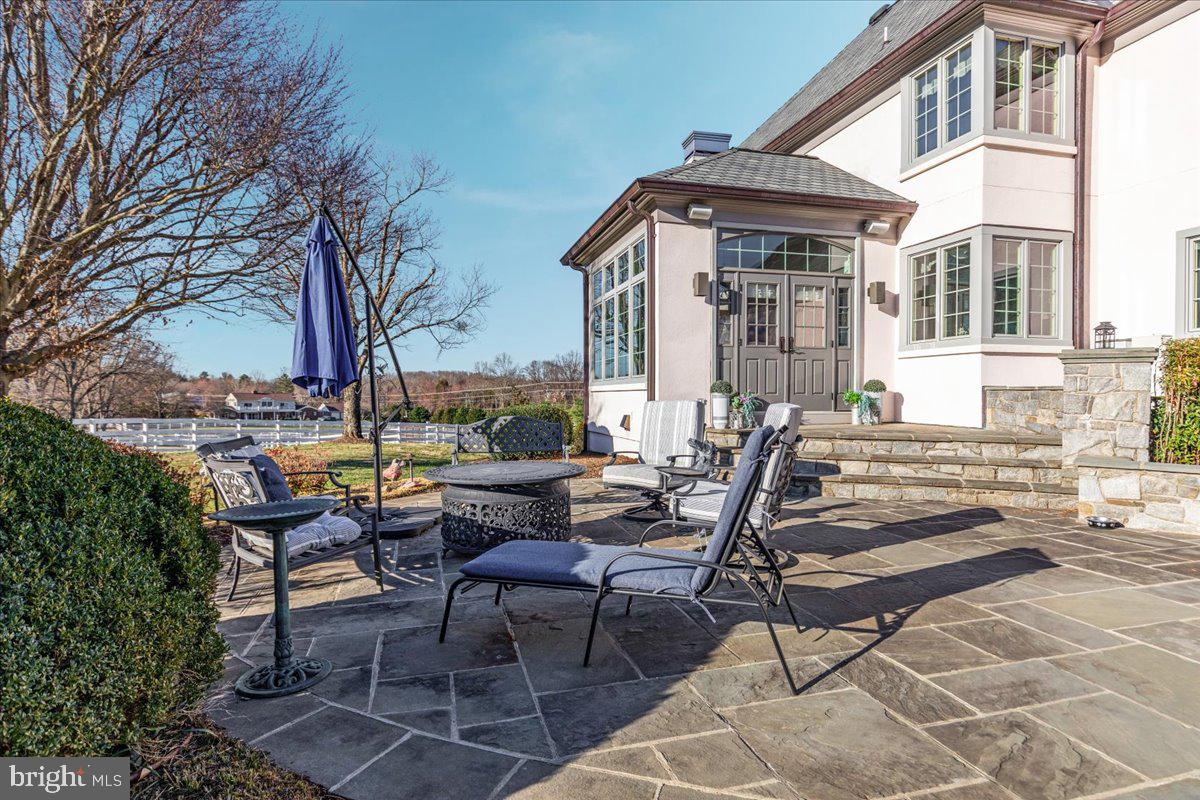 NEAR CLIFTON - Residential