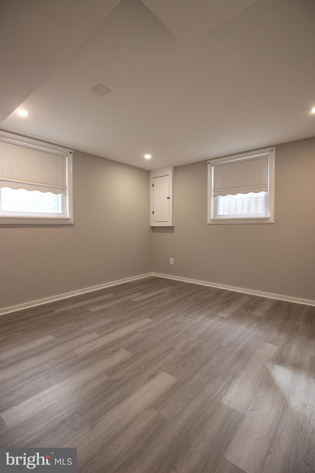 VIENNA WOODS - Residential Lease