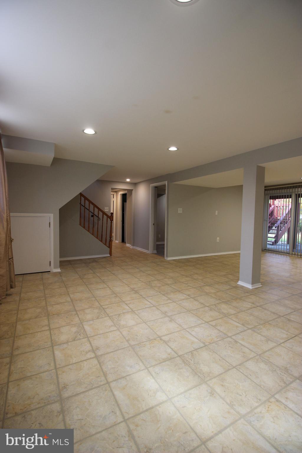 VIENNA WOODS - Residential Lease