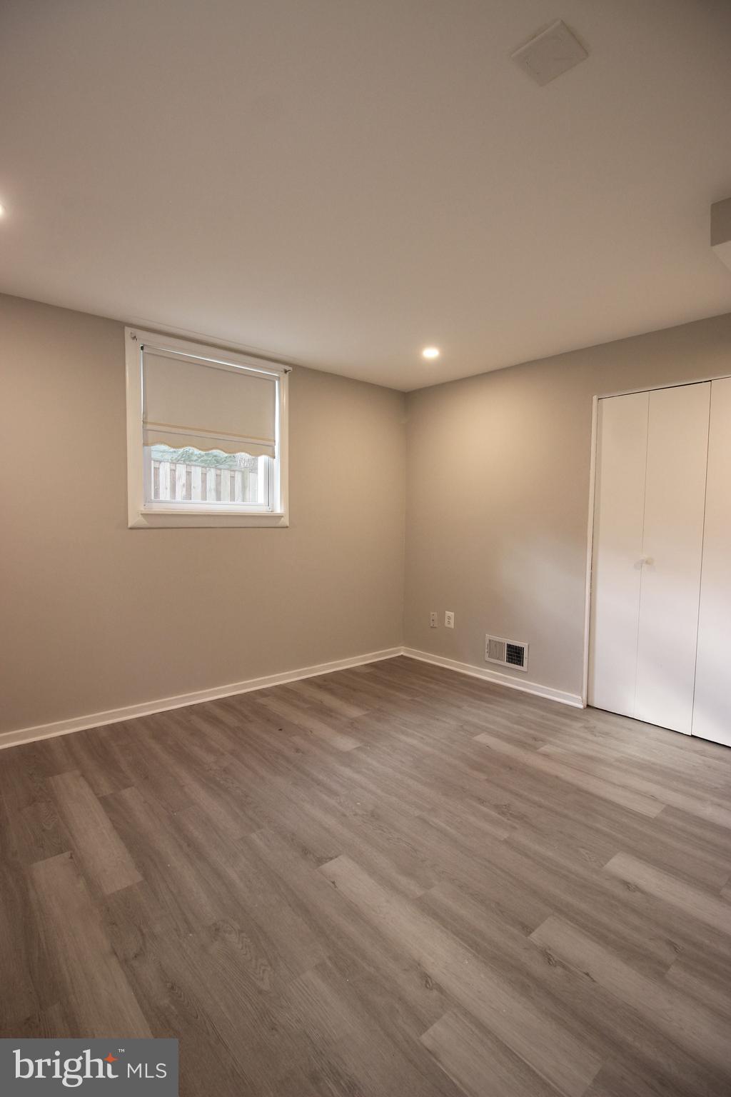 VIENNA WOODS - Residential Lease