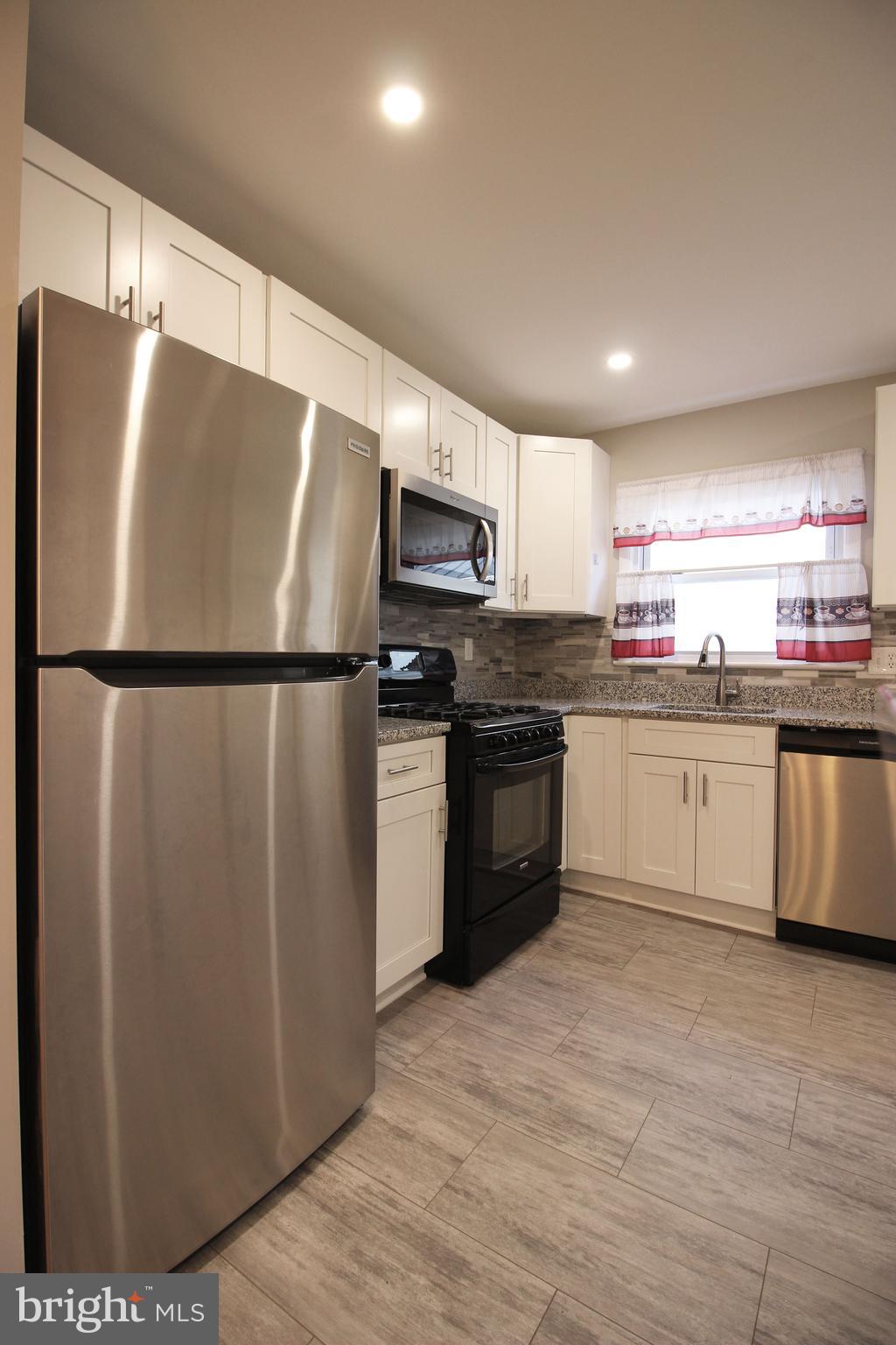 VIENNA WOODS - Residential Lease