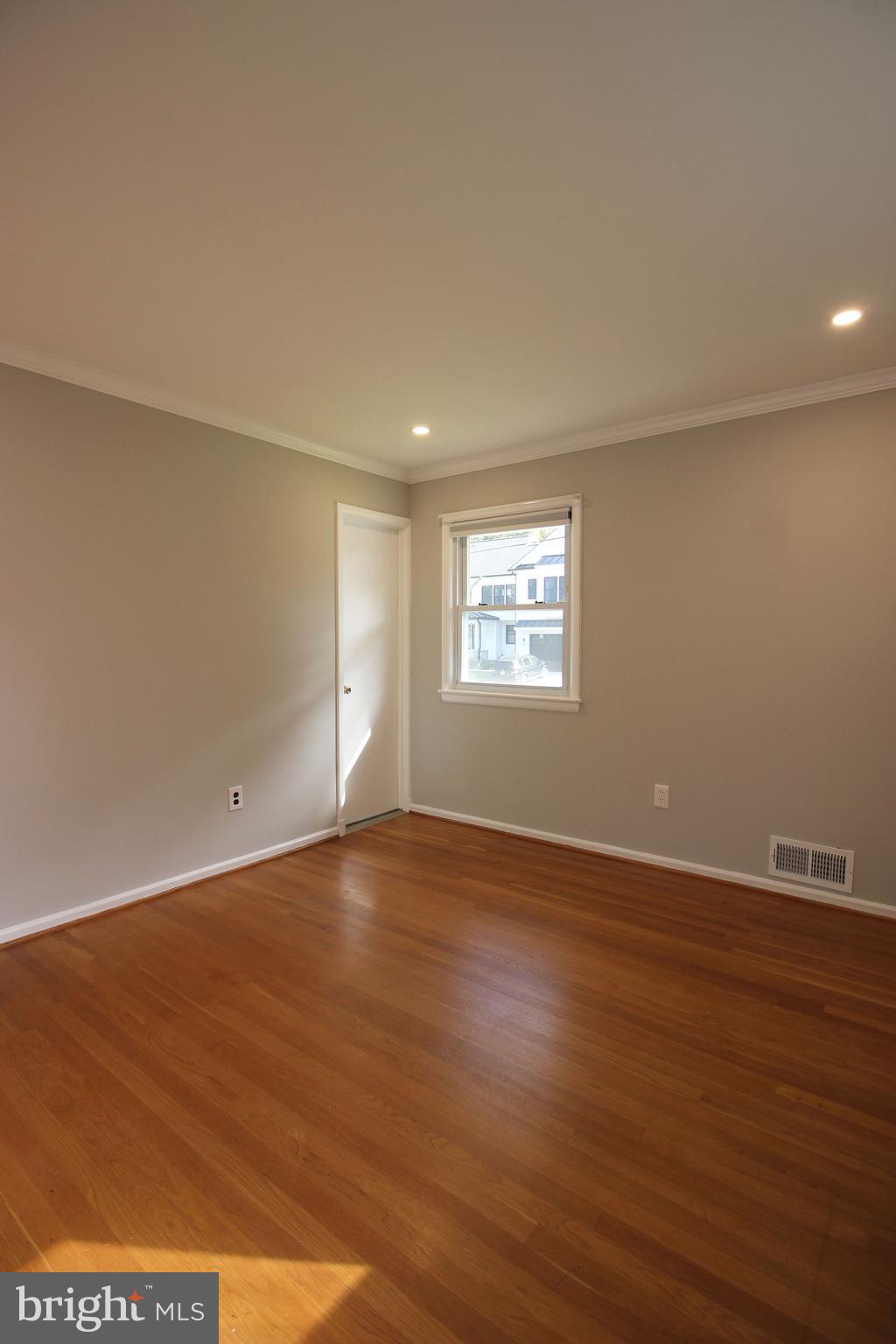 VIENNA WOODS - Residential Lease