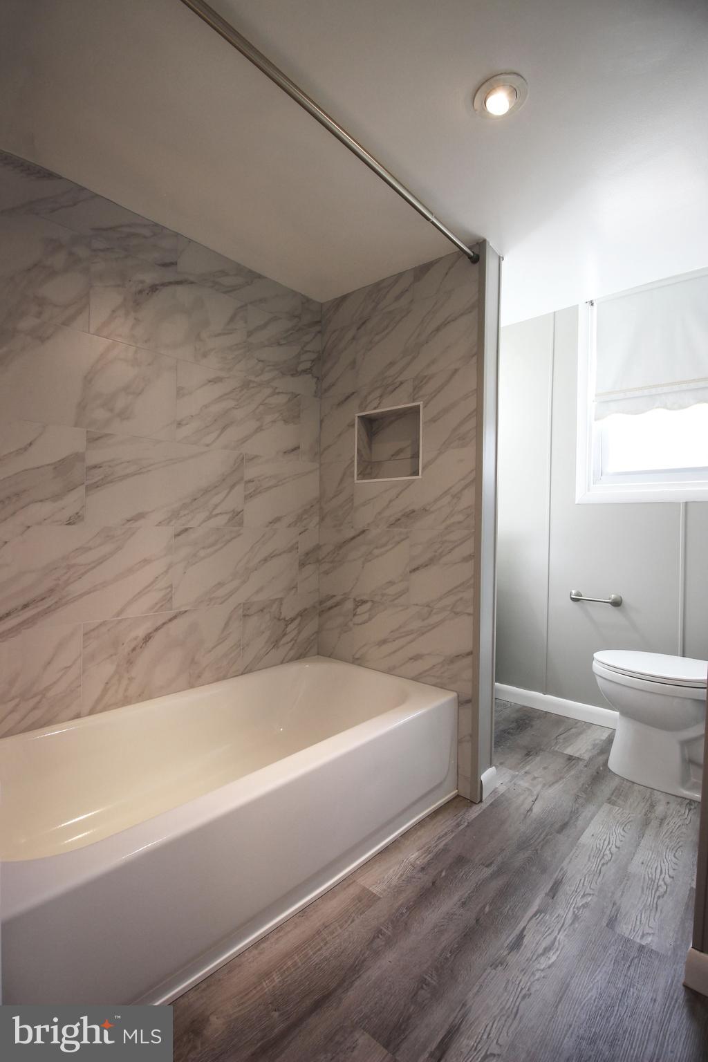 VIENNA WOODS - Residential Lease