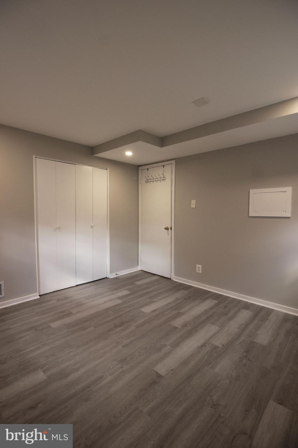 VIENNA WOODS - Residential Lease