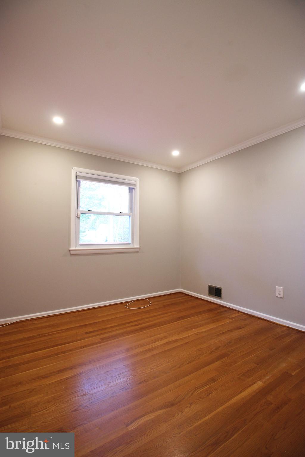 VIENNA WOODS - Residential Lease