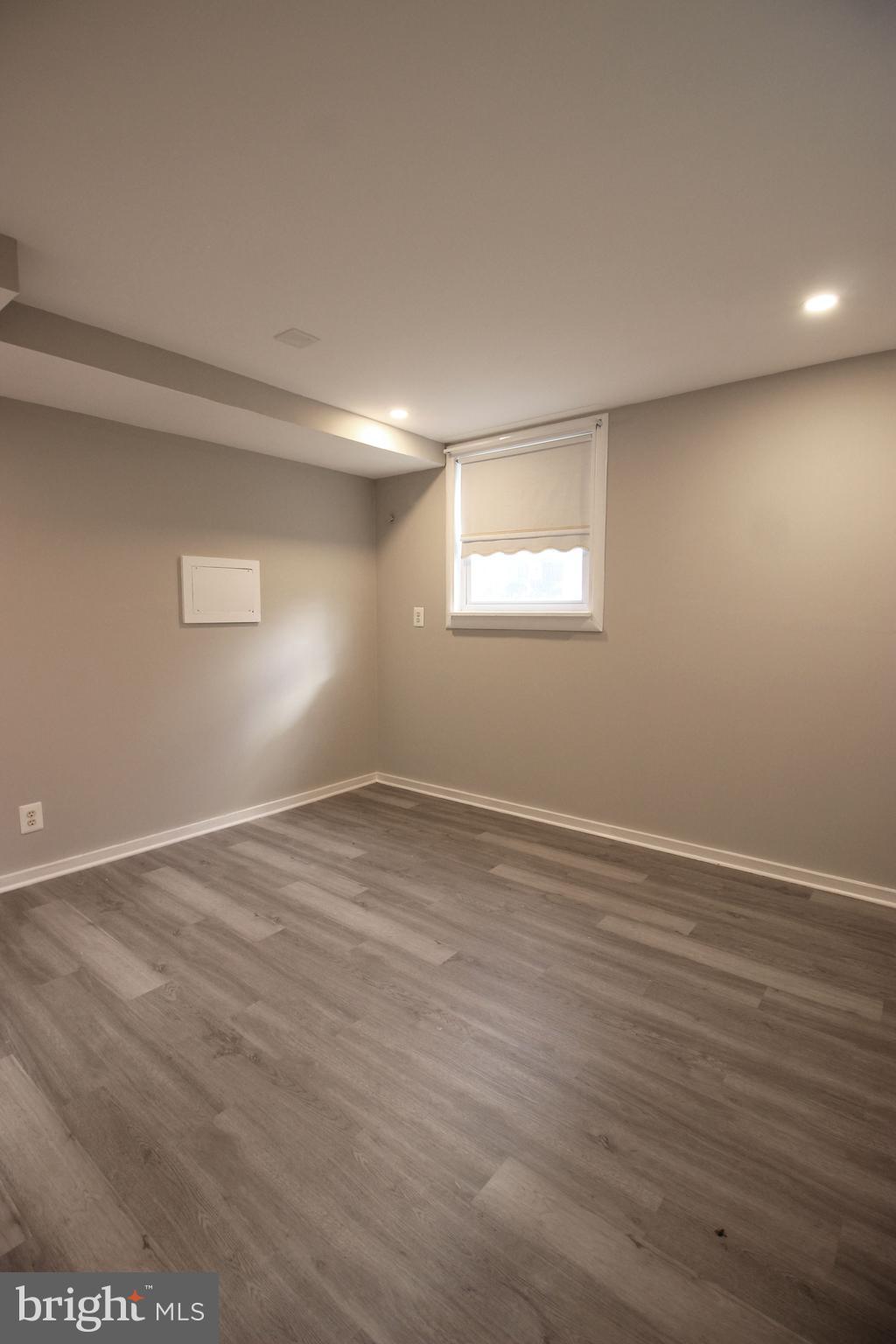 VIENNA WOODS - Residential Lease